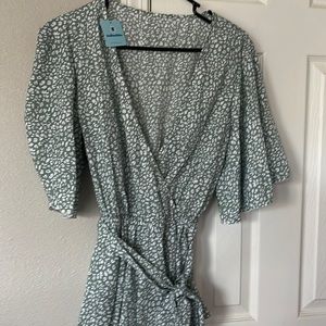 Bellman blue blouse size large NWT Seafoam green